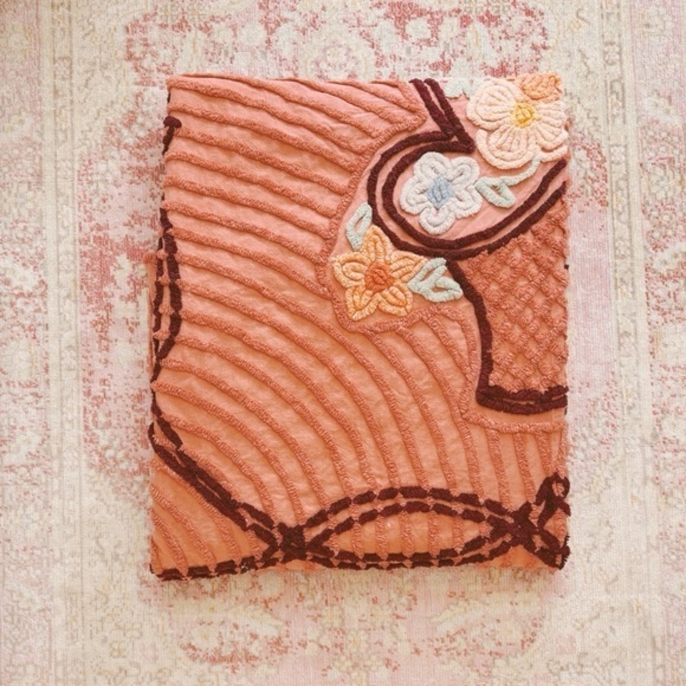 1960s Chenile Bedspread - Picture 1 of 2
